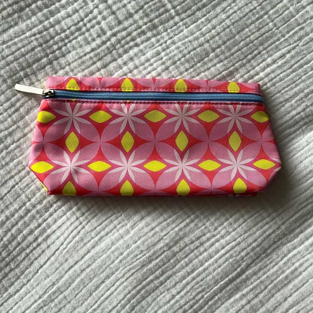 2 for $20 ✨ NEW • Clinique Pink & Yellow Patterned Makeup Bag 💋